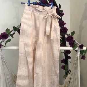 Cotton high waist + wide legged cropped pants